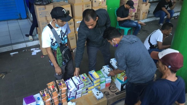 Suasana penjualan masker di Pasar Pramuka, Senin (2/3). Foto: Muhammad Darisman/kumparan 