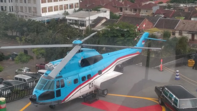 Salah satu koleksi halikoptet untuk perang di Museum Angkut, Kota Batu, Jawa Timur. Foto: lizya kristanti.