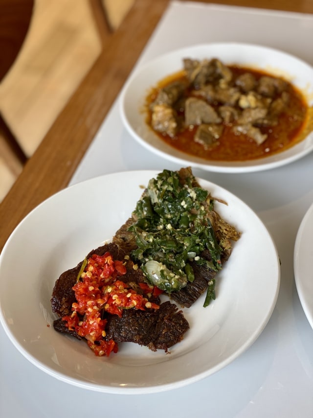 Dendeng Batokok dan Balado. Foto: Toshiko/kumparan