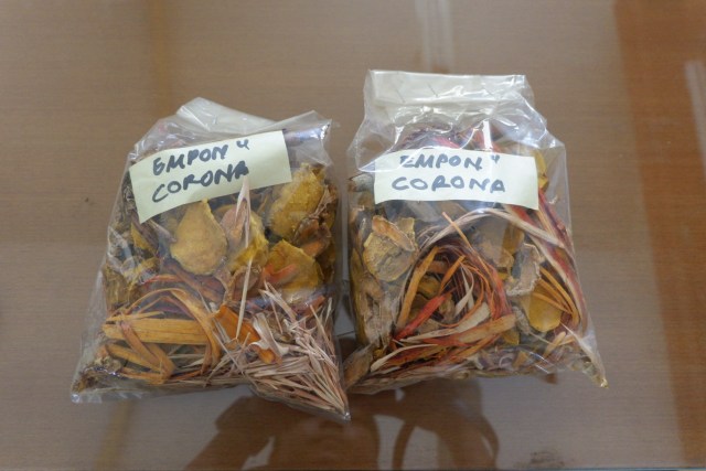 Empon-empon corona buatan penjual jamu di Pasar Beringharjo, Yogyakarta. Foto: Arfiansyah Panji Purnandaru/kumparan