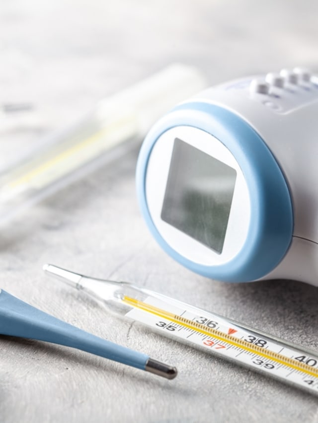 Ilustrasi termometer air raksa dan termometer digital. Foto: Shutter Stock