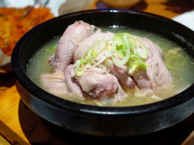 Ilustrasi sup ayam kampung. Foto: pixabay