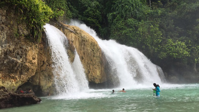Ilustrasi air terjun. Foto: Agaton Kenshanahan