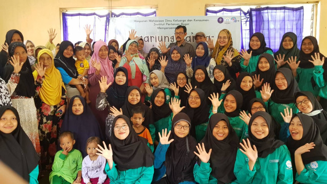 Mahasiswa IKK IPB University Dukung Terbentuknya Keluarga Berkualitas di Desa Cibanteng Bogor