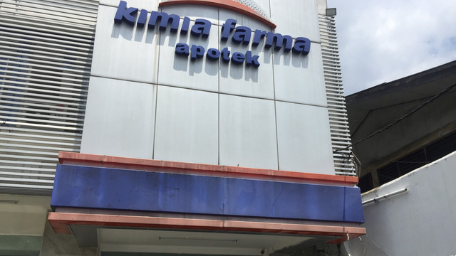 Suasana di Apotek Kimia Farma Pasar Minggu. Foto: Moh Fajri/kumparan