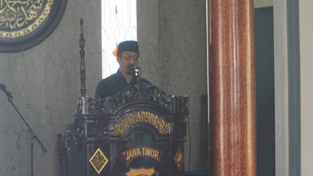 Ustaz Yusuf Mansur saat Khutbah di Masjid Polrestabes Surabaya. Foto: Yuana Fatwalloh/kumparan