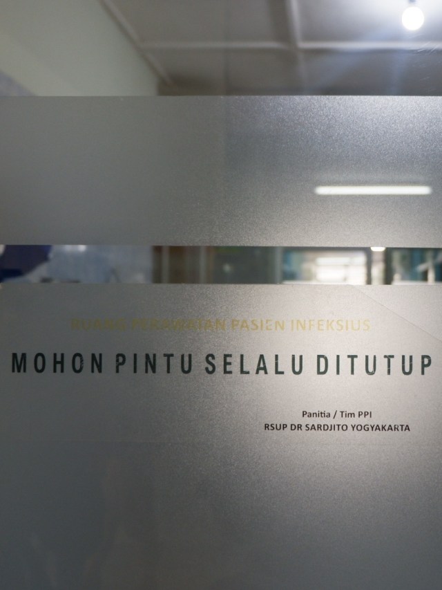 Suasana ruang isolasi di RSUP Dr Sardjito. Foto: Arfiansyah Panji Purnandaru/kumparan