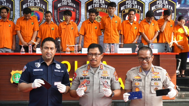 Konferensi pers kasus pembobolan kartu kredit di Polda Metro Jaya, Jakarta, Jumat (6/3). Foto: Nugroho Sejati/kumoaran