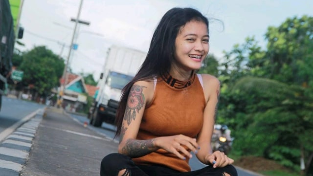 Intan Marwah Sofiyah (20) alias Anjanii Bee yang ditemukan tewas di Kecamatan Lembang, Kabupaten Bandung Barat. Foto: Facebook / Anjanii Bee