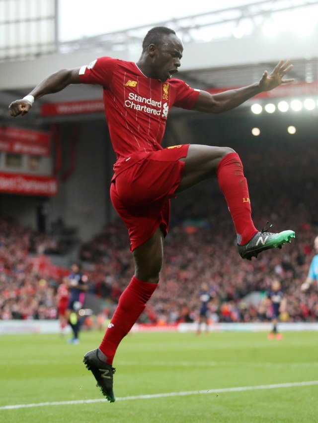 Pemain Liverpool Sadio Mane merayakan golnya di Anfield. Foto: Reuters/Carl Recine