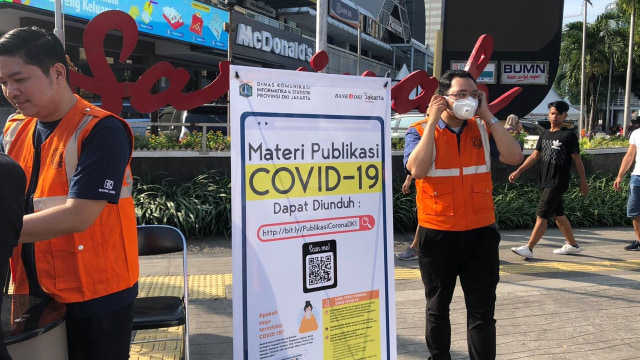 Sosialisasi pencegahan virus corona di area CFD, MH Thamrin, Jakarta Pusat, Minggu (8/3). Foto: Raga Imam/kumparan