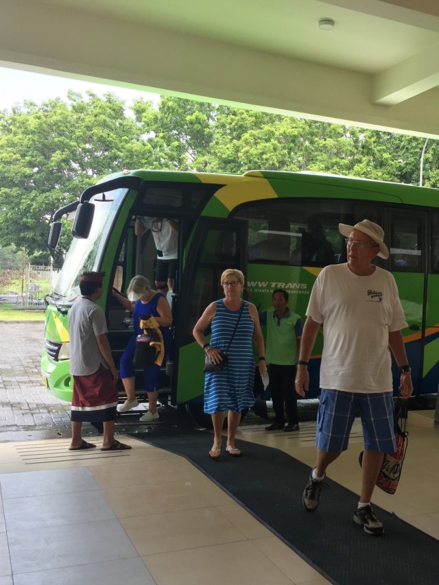 Sejumlah penumpang kapal Viking Sun yang baru saja pulang keliling Bali. Foto: Denita BR Matondang/kumparan