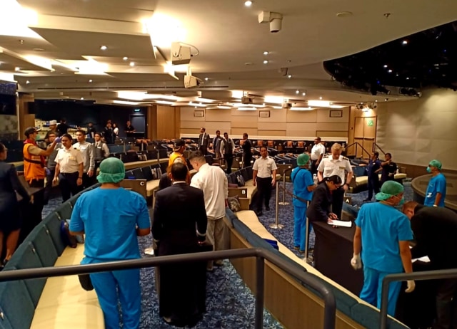 Pemeriksaan di atas kapal Viking Sun yang dilakukan tim medis Rumah Sakit Bali Mandara (RSBM) - IST