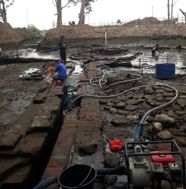 Penemuan kolam terpendam sejarah kuno Kerjaan Majapahit.