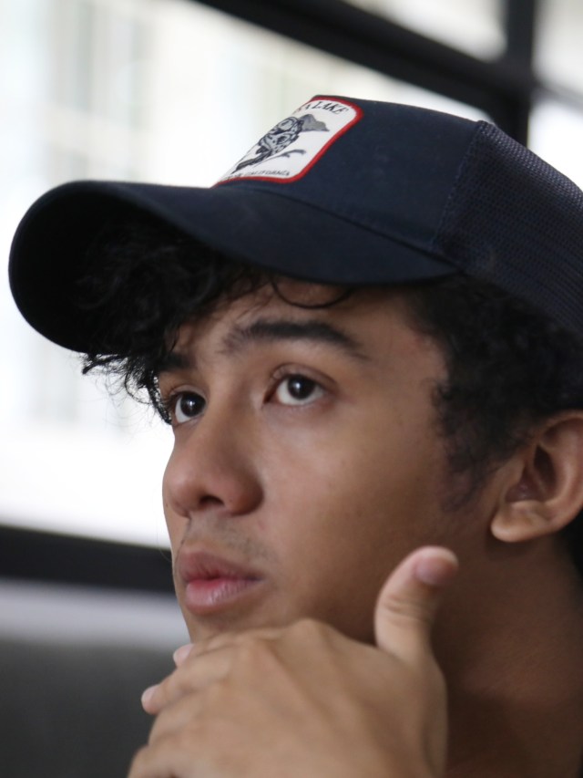 Pemain film Tersanjung The Movie, Kevin Ardilova, saat berkunjung ke kantor kumparan, Senin (9/3). Foto: Faisal Rahman/kumparan