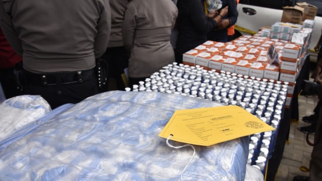 Barang bukti penimbun masker di Bogor. Foto: Dok. Istimewa