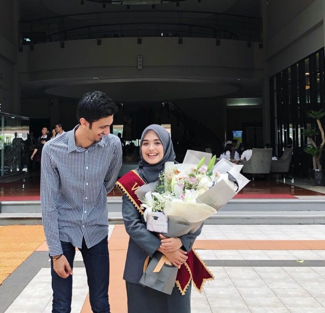 Vebby Palwinta dan Razi Bawazier Foto: Instagram/razibawazier