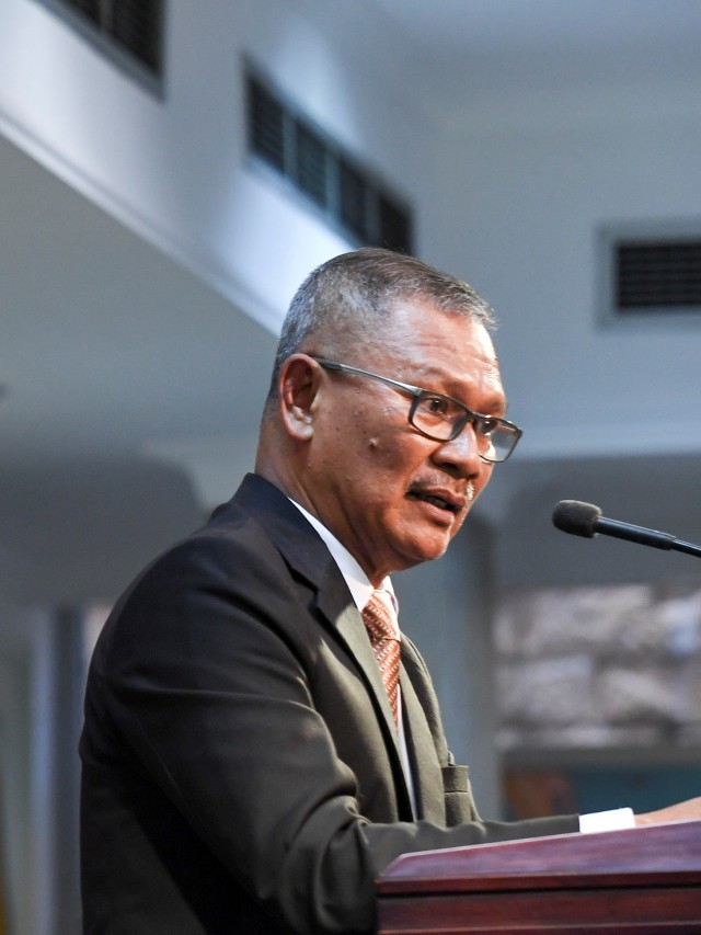 Juru bicara pemerintah untuk penanganan virus corona atau COVID-19 Achmad Yurianto memberikan keterangan pers di Kantor Presiden, Jakarta, Senin (9/3).  Foto: ANTARA FOTO/Hafidz Mubarak A