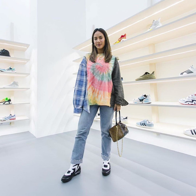 Potret OOTD ala Tara Basro. Foto: Instagram / @tarabasro