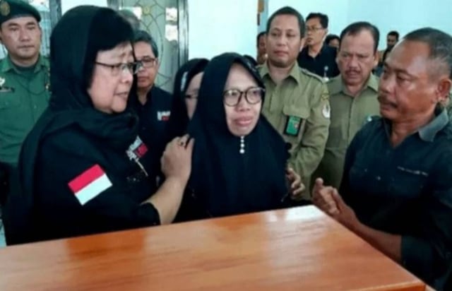 Menteri LHK hadir saat pelepasan jenazah para korban laka air di Palangka Raya, Selasa (10/03).