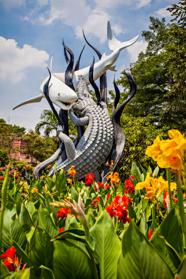 Patung Suro dan Boyo yang ikonik dan khas di Surabaya Foto: Shutter Stock