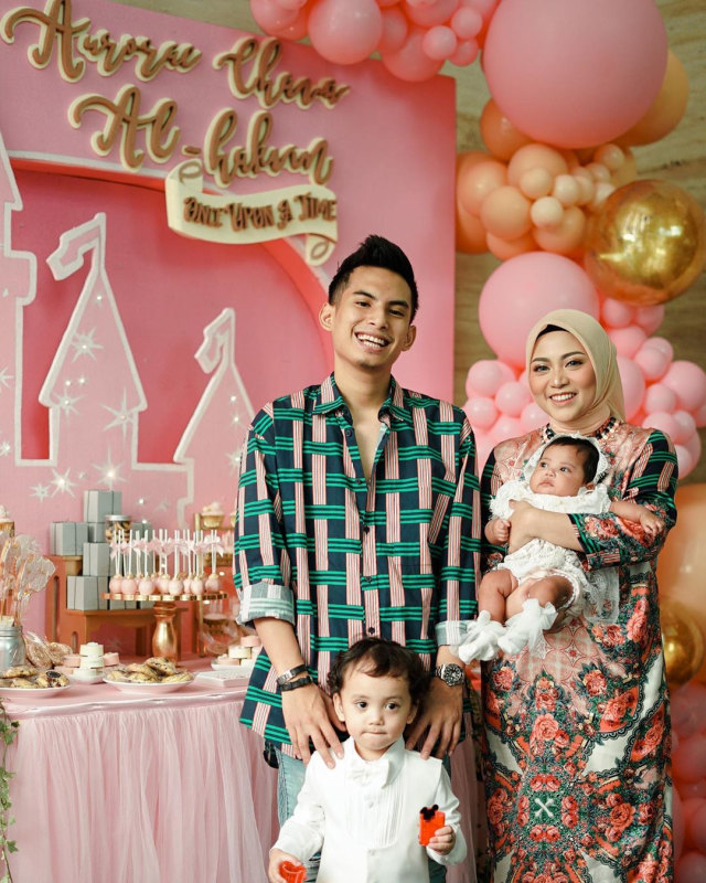 Rachel Vennya dan keluarganya. Foto: Instagram/@rachelvennya