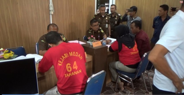 Tiga tersangka pembunuh hakim Jamaluddin diserahkan ke Jaksa. Foto: Istimewa