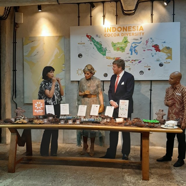 Kunjungan Raja dan Ratu Belanda ke Pipiltin Cocoa (10/3). Foto: Azalia Amadea/kumparan