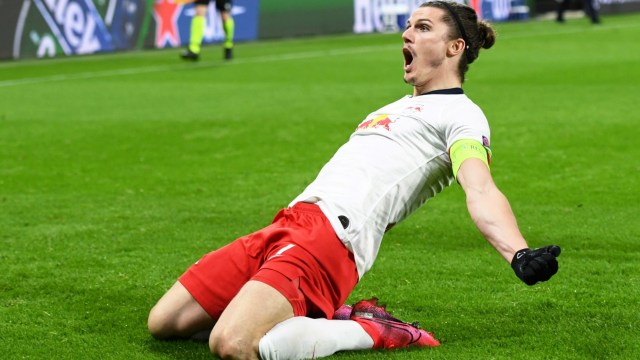 Marcel Sabitzer merayakan gol. Foto: REUTERS/Annegret Hilse