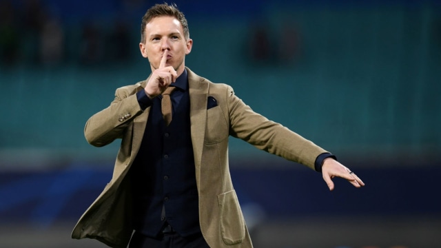 Pelatih RB Leipzig Julian Nagelsmann melakukan selebrasi saat laga melawan Tottenham Hotspur, Rabu (11/3). Foto: REUTERS/Annegret Hilse
