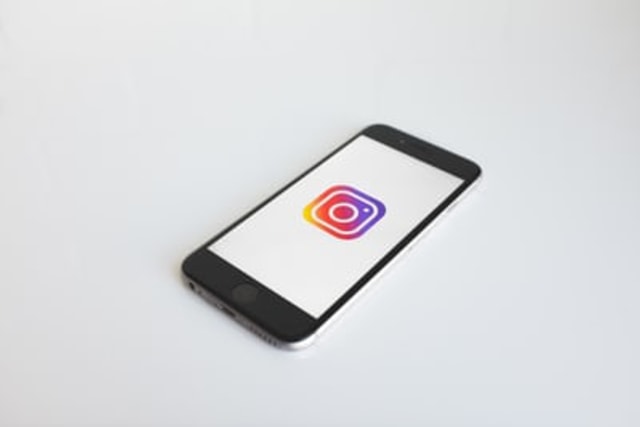 Ilustrasi fitur dark mode Instagram Foto: Unsplash