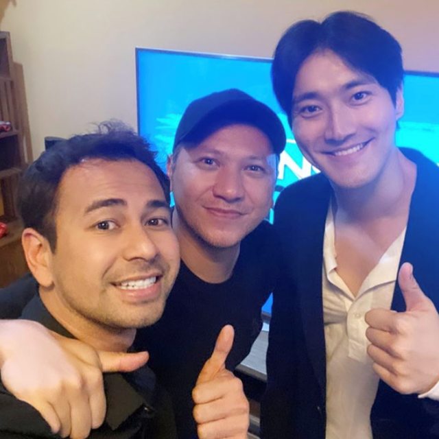 Raffi Ahmad dan Gading Marten berfoto bersama Choi Siwon Super Junior Foto: Instagram/gadiiing