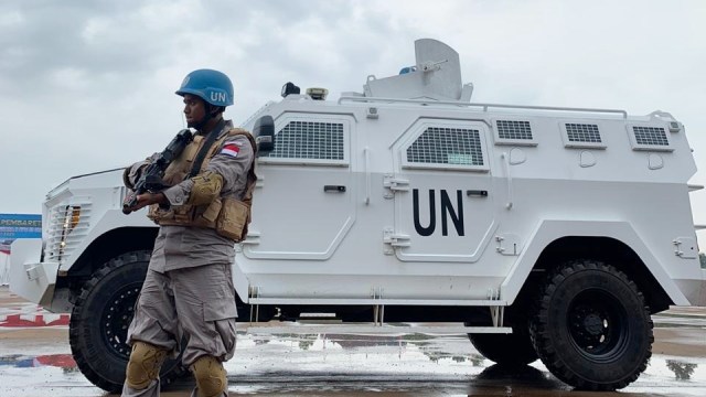 Persiapan upacara tradisi pembaretan FPU 12 Unamid Polri di Cikeas, Jawa Barat, Kamis (12/3). Foto: Mirsan Simamora/kumparan