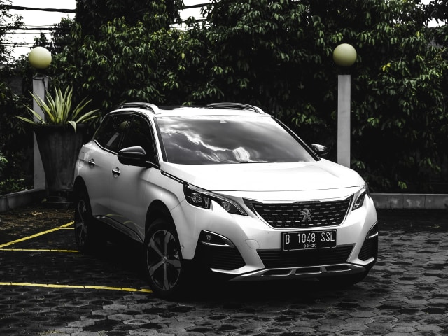 Tampilan depan Peugeot 3008 Allure Plus. Foto: Bangkit Jaya Putra/kumparan