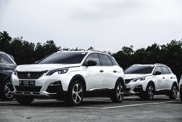 Tampilan lampu depan Peugeot 3008 Allure Plus. Foto: Bangkit Jaya Putra/kumparan