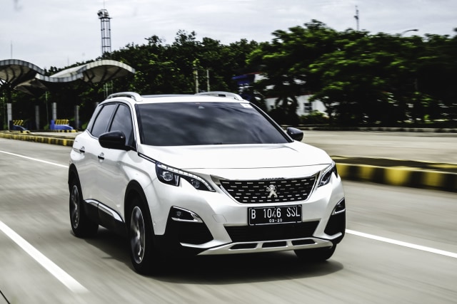 Tampilan depan Peugeot 3008 Allure Plus Foto: Bangkit Jaya Putra/kumparan