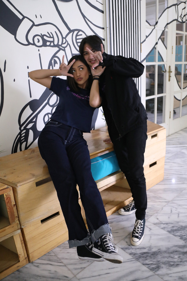 Ari Irham dan Taskya Namya saat berkunjung ke kantor kumparan, Jakarta, Kamis (12/3). Foto: Fanny Kusumawardhani/kumparan