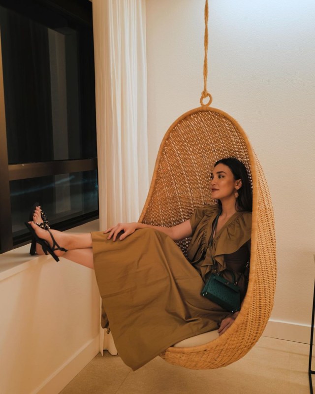 Saat berada di Rio de Janeiro, Luna Maya juga mengunjungi Leblon. Leblon merupakan kawasan wisata yang terkenal dengan pantai dan pusat lifestyle di Brasil Foto: Instagram/@lunamaya