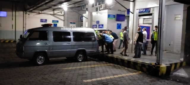 Jenazah PMI saat tiba di Kulon Progo, DIY, Jumat (13/3/2020) dini hari. Foto: Disnakertrans Kulon Progo.