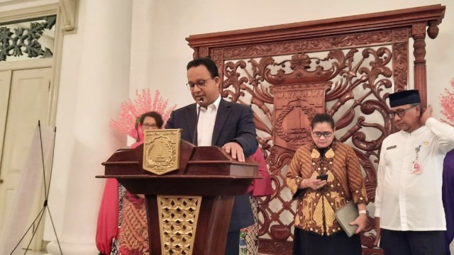 Gubernur DKI Jakarta Anies Baswedan saat menggelar konferensi pers terkait virus corona atau COVID-19 di Balai Kota, Jakarta. Foto: Efira Tama Thenu/kumparan