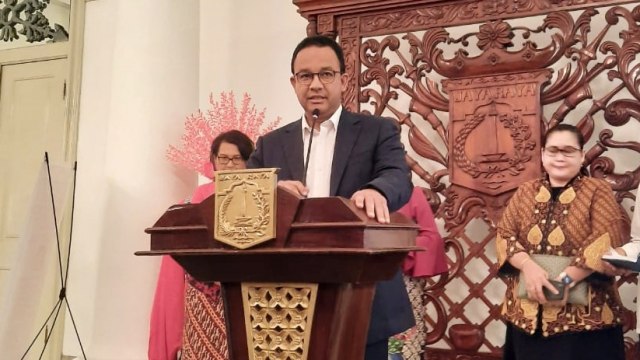 Gubernur DKI Jakarta Anies Baswedan saat menggelar konferensi pers terkait virus corona atau COVID-19 di Balai Kota, Jakarta. Foto: Efira Tama Thenu/kumparan