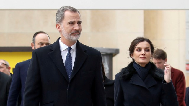 Ratu Letizia bersama King Felipe VI. Foto: REUTERS/Gonzalo Fuentes