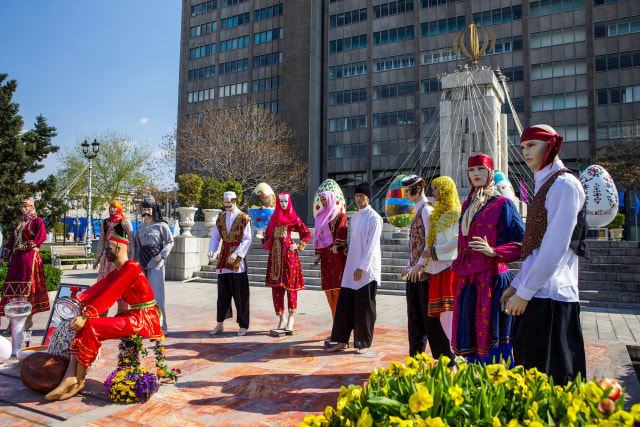 Suasana Kota Tehran menyambut Nowruz. (Sumber: Flickr. Foto oleh Ninara)