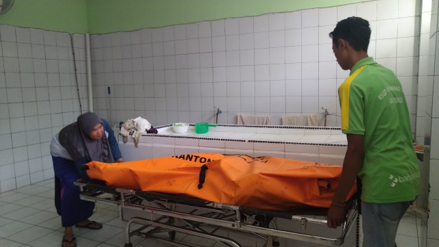 ﻿﻿﻿﻿Korban di ruang otopsi RSUD Muhammad Sani. Foto: Khairul S/kepripedia.con
