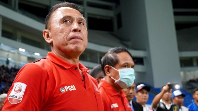 Ketua Umum PSSI Mochamad Iriawan (kiri) bersama Menpora Zainudin Amali di acara pembukaan Liga 2 2020, di Stadion Batakan, Balikpapan. Foto: Dok. PSSI