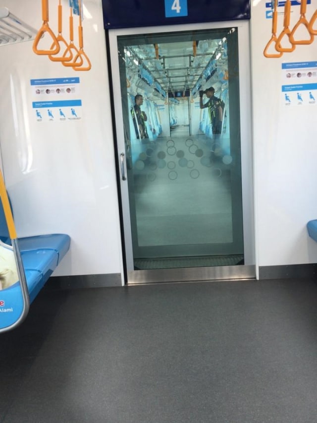 Suasana lengang di MRT, Minggu (15/3). Foto: Dok. Fifi