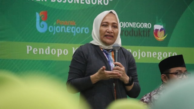 Bupati Bojonegoro, Dr Hj Anna Muawanah dalam sebuah acara di Bojonegoro