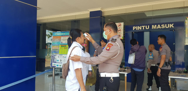 Pelayanan SIM kendaraan bermotor di Satpas Daan Mogot masih beroperasional, tak terpengaruh wabah corona. Foto: Istimewa