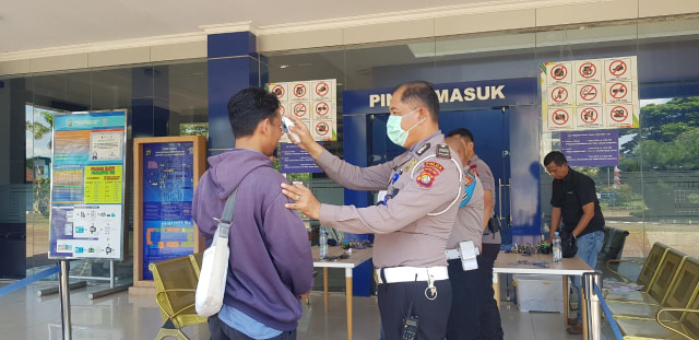 Pelayanan SIM kendaraan bermotor di Satpas Daan Mogot masih beroperasional, tak terpengaruh wabah corona. Foto: Istimewa