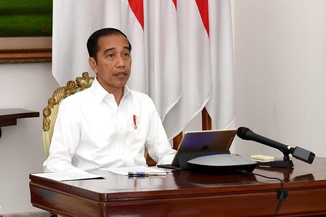 Preiden Joko Widodo saat memimpin ratas melalui telekonferensi di Istana Bogor, Selasa (17/3). Foto: Biro Pers Sekretariat Presiden/Rusman